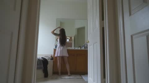 sashawest_official online show from 2, 4, 2026