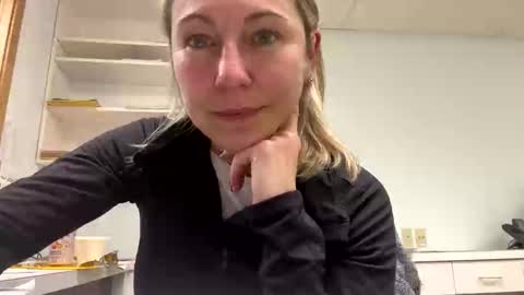 Snapshot of sassyella chatting on 16, 12, 2025 Sassyella online show from 16, 12, 2025