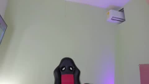 Evans Williams online show from 20, 2, 2025