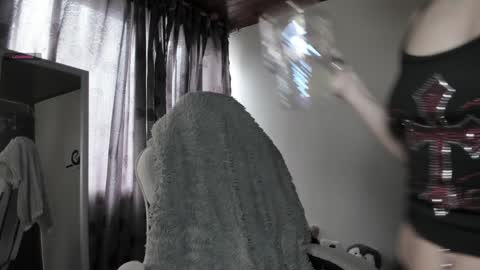    im expecting 300 thumbs up on my altar online show from 4, 2, 2025