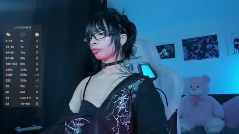 Snapshot of satanbabee_ chatting on 21, 4, 2026 im expecting 300 thumbs up on my altar online show from 21, 4, 2026