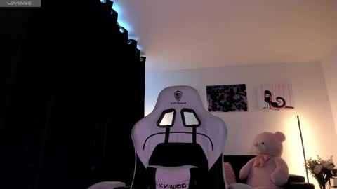 Snapshot of satanbabee_ chatting on 4, 5, 2026 im expecting 300 thumbs up on my altar online show from 4, 5, 2026