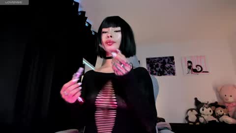 Snapshot of satanbabee_ chatting on 20, 5, 2026 im expecting 300 thumbs up on my altar online show from 20, 5, 2026