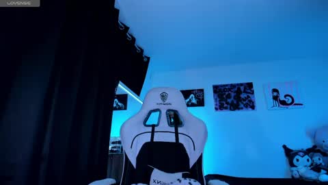Snapshot of satanbabee_ chatting on 4, 6, 2026 im expecting 300 thumbs up on my altar online show from 4, 6, 2026