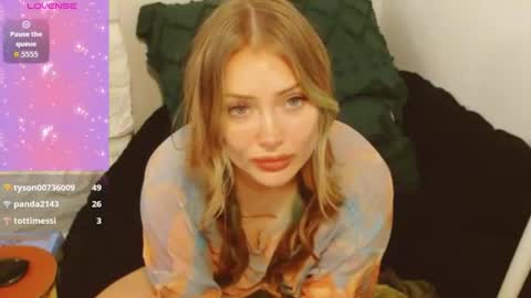 Snapshot of satrinarose chatting on 10, 7, 2026 Rose online show from 10, 7, 2026
