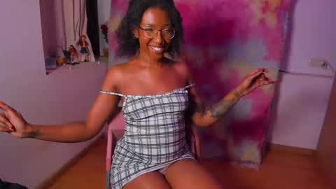 Snapshot of saturno_vibes chatting on 11, 11, 2025 saturno_vibes online show from 11, 11, 2025