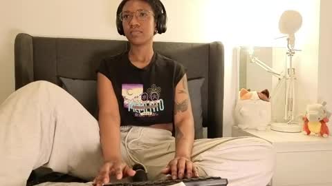 Snapshot of saturno_vibes chatting on 7, 5, 2026 saturno_vibes online show from 7, 5, 2026