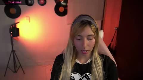 I AM JENN  online show from 19, 4, 2026