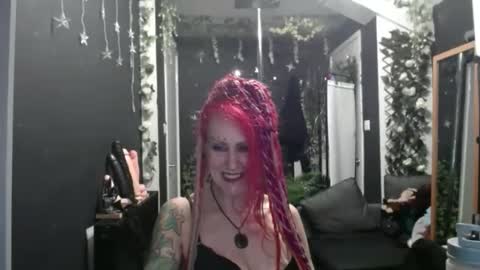 SaucySky online show from 15, 11, 2025