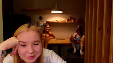 Snapshot of sav_anna chatting on 12, 2, 2025 LUNA and ANNA online show from 12, 2, 2025