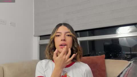 Snapshot of savagesweethearts chatting on 20, 10, 2025 savagesweethearts online show from 20, 10, 2025