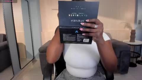 Snapshot of savannahstorm_ chatting on 12, 7, 2026 S a v a n n a h online show from 12, 7, 2026