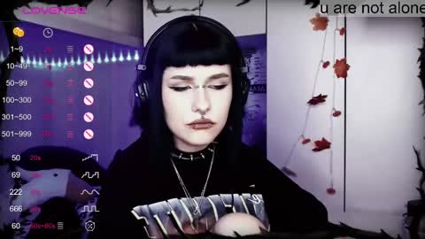 pronoun she. name Mary. age 21. online show from 14, 2, 2025