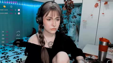 pronoun she. name Mary. age 21. online show from 24, 2, 2025