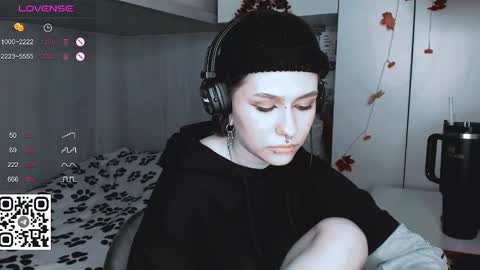 pronoun she. name Mary. age 21. online show from 8, 3, 2025