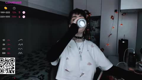 pronoun she. name Mary. age 21. online show from 10, 3, 2025