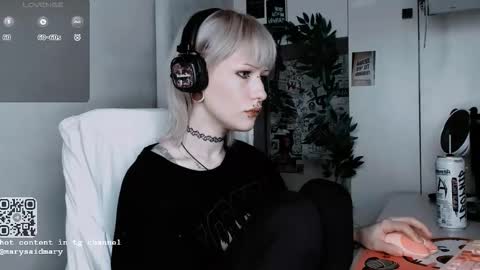 pronoun she. name Mary. age 21. online show from 13, 10, 2025