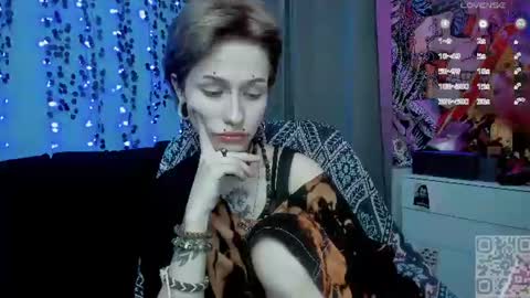 pronoun she. name Mary. age 21. online show from 30, 6, 2026