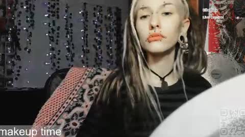 pronoun she. name Mary. age 21. online show from 14, 7, 2026