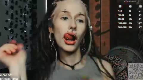 pronoun she. name Mary. age 21. online show from 17, 7, 2026