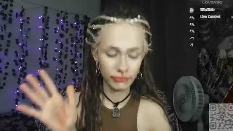 pronoun she. name Mary. age 21. online show from 26, 7, 2026