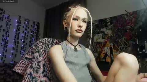 pronoun she. name Mary. age 21. online show from 29, 7, 2026