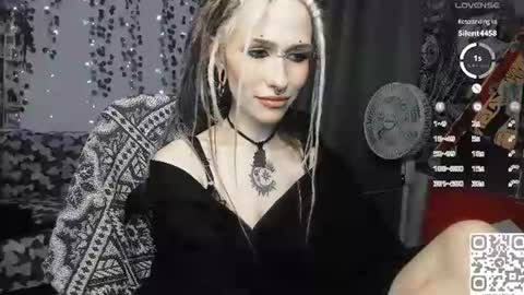 pronoun she. name Mary. age 21. online show from 30, 7, 2026