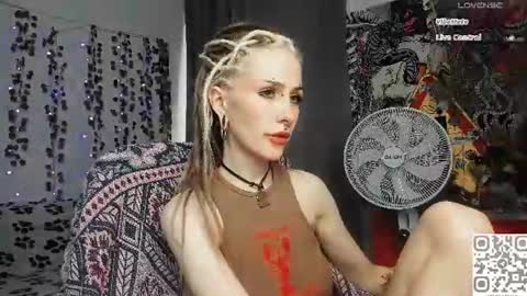 pronoun she. name Mary. age 21. online show from 7, 8, 2026