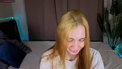 Kira  GMT 7 Mon Thu-Sun  0800am-0200pm  online show from 16, 4, 2026