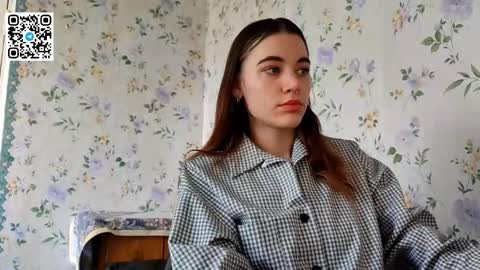 Snapshot of scarlet1flowers chatting on 24, 10, 2025 Kira online show from 24, 10, 2025