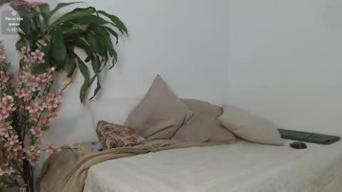 scarlet_100 online show from 5, 4, 2026