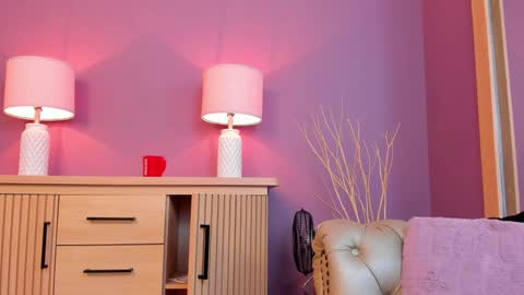 Scarlet Edwars online show from 24, 1, 2025