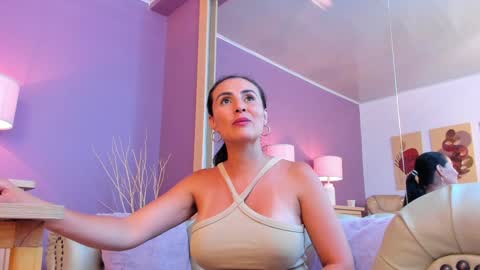 Scarlet Edwars online show from 30, 1, 2025