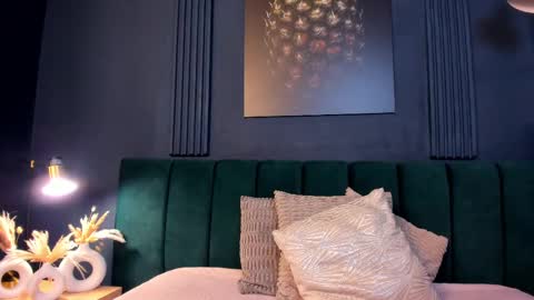 Scarlet Edwars online show from 10, 2, 2025