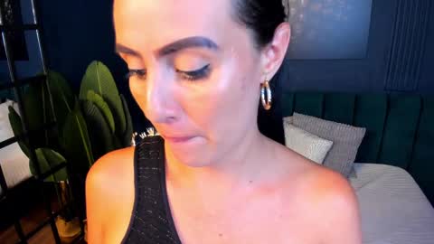 Scarlet Edwars online show from 13, 2, 2025