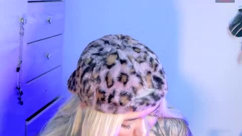 scarlet_gold online show from 26, 4, 2026