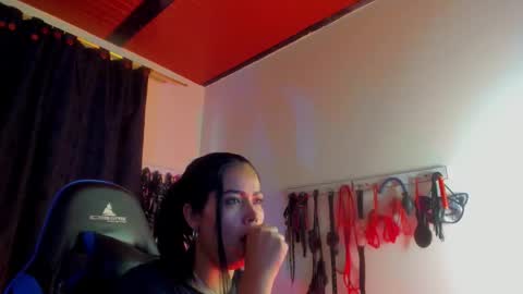 scarlet taylor kennedy online show from 18, 10, 2025