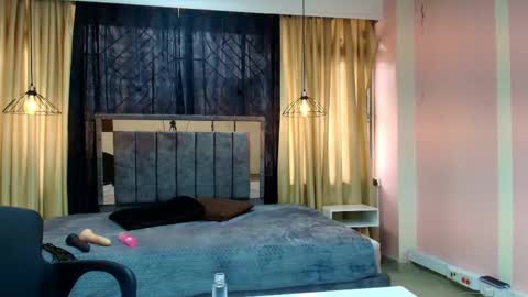 SCARLET MILF online show from 2, 12, 2025