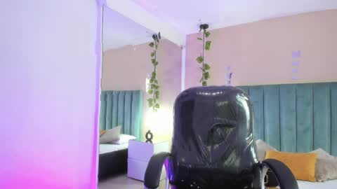 Scarlet online show from 13, 4, 2026