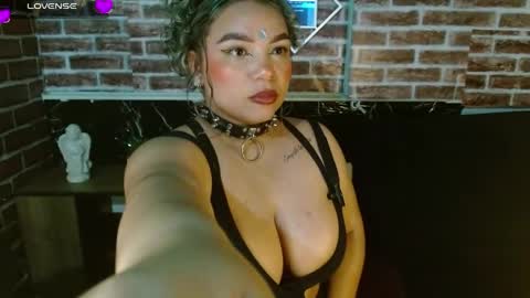 Scarlet online show from 11, 4, 2026