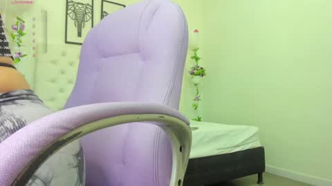 Snapshot of scarlet_stan22 chatting on 7, 1, 2025 Isa online show from 7, 1, 2025