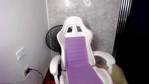 Snapshot of scarleta01 chatting on 12, 1, 2026 scarleta01 online show from 12, 1, 2026