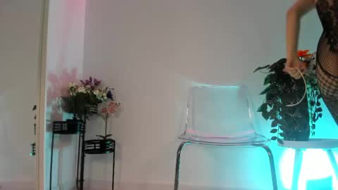 Snapshot of scarletflameee chatting on 7, 5, 2026 Amira online show from 7, 5, 2026