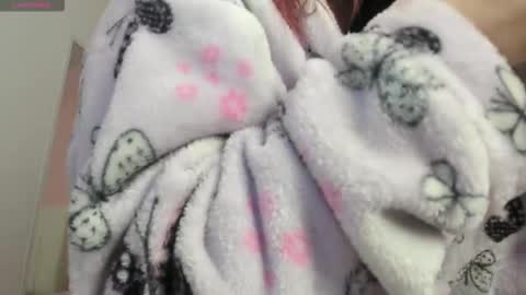 Scarlet  online show from 24, 9, 2025