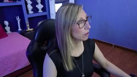 Scarlett online show from 3, 12, 2025