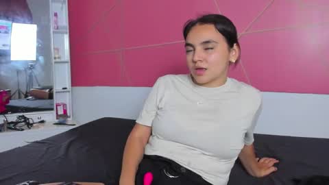 Snapshot of scarlett_skinny02 chatting on 22, 9, 2025 Isabella online show from 22, 9, 2025