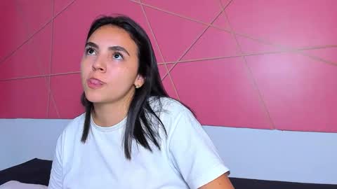 Snapshot of scarlett_skinny02 chatting on 19, 12, 2025 Isabella online show from 19, 12, 2025