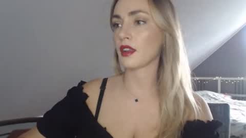 ScarlettxBlonde online show from 18, 6, 2026