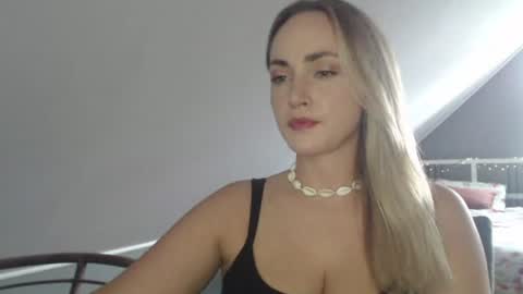 ScarlettxBlonde online show from 15, 7, 2026