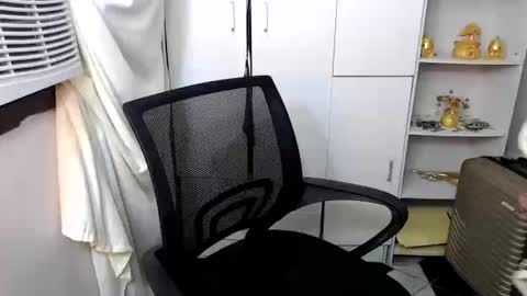 Snapshot of scarletxxxx chatting on 3, 1, 2025 Queen Scarlet online show from 3, 1, 2025